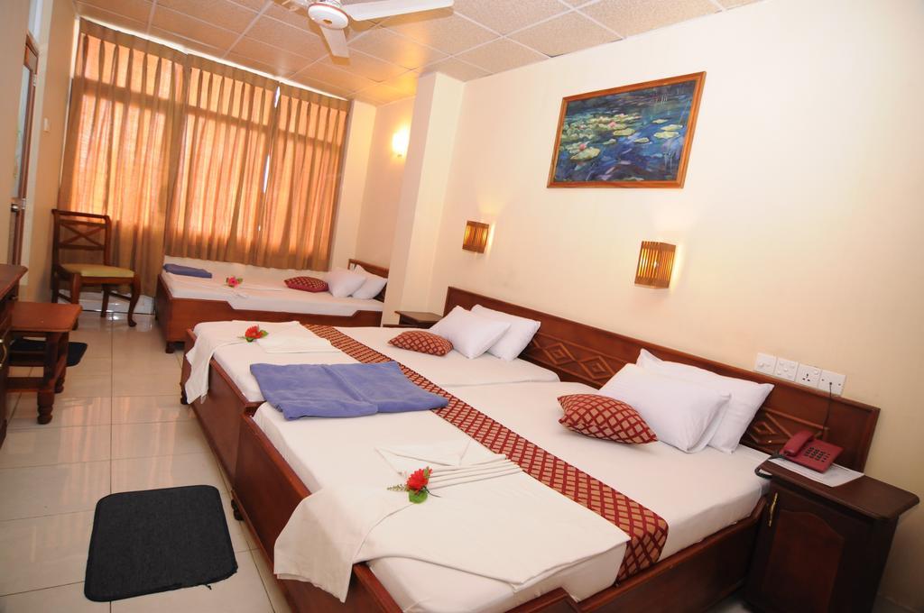 Brighten Hotel Colombo Buitenkant foto