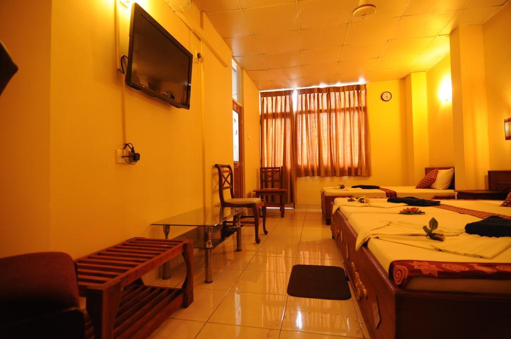 Brighten Hotel Colombo Buitenkant foto