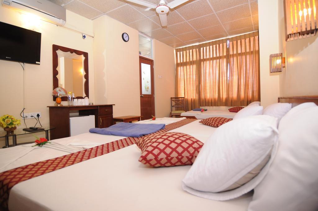 Brighten Hotel Colombo Buitenkant foto