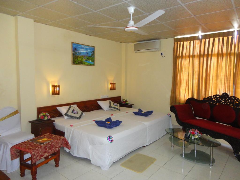 Brighten Hotel Colombo Buitenkant foto