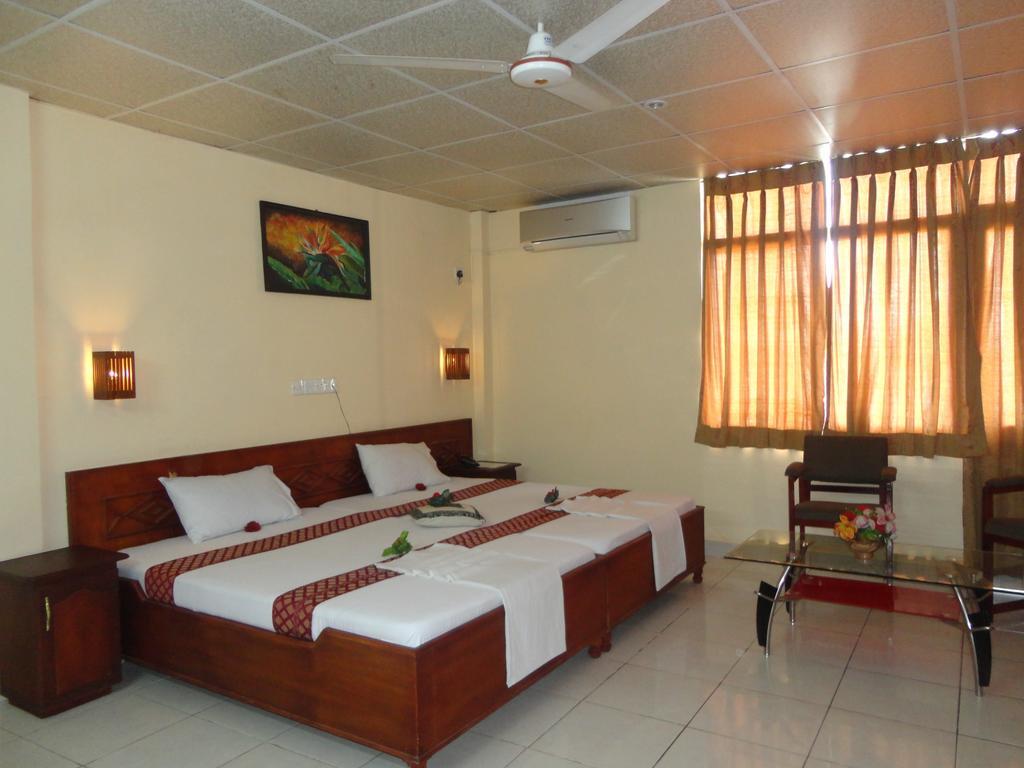 Brighten Hotel Colombo Buitenkant foto