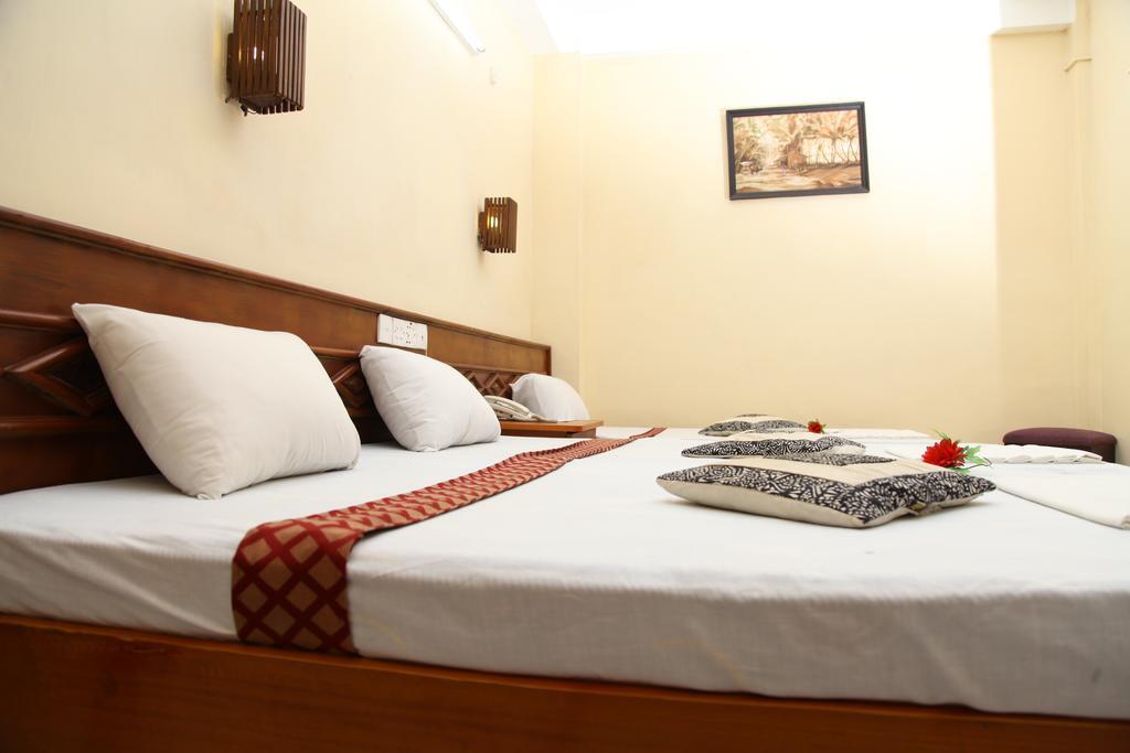 Brighten Hotel Colombo Buitenkant foto