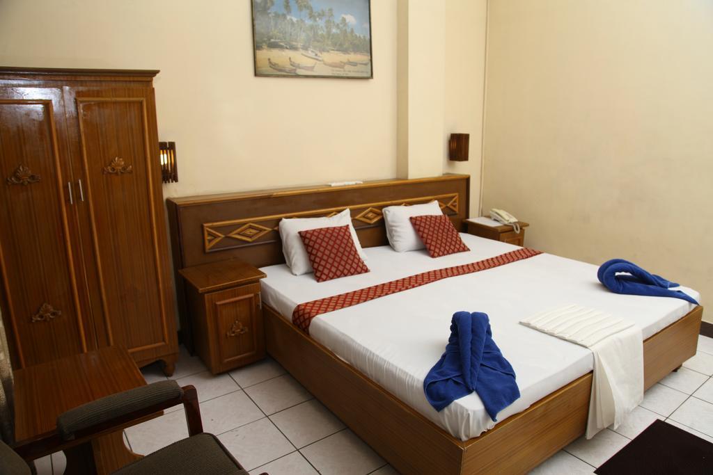 Brighten Hotel Colombo Buitenkant foto