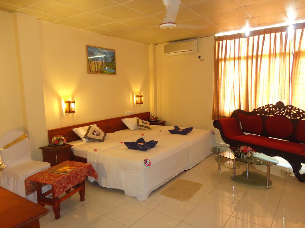 Brighten Hotel Colombo Buitenkant foto