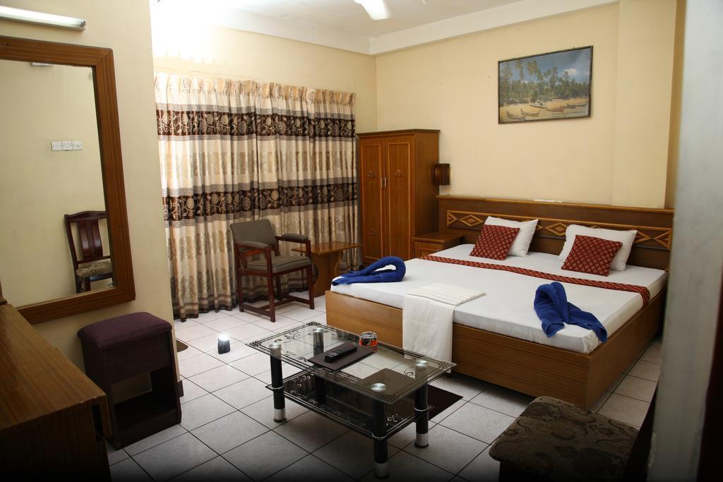 Brighten Hotel Colombo Buitenkant foto