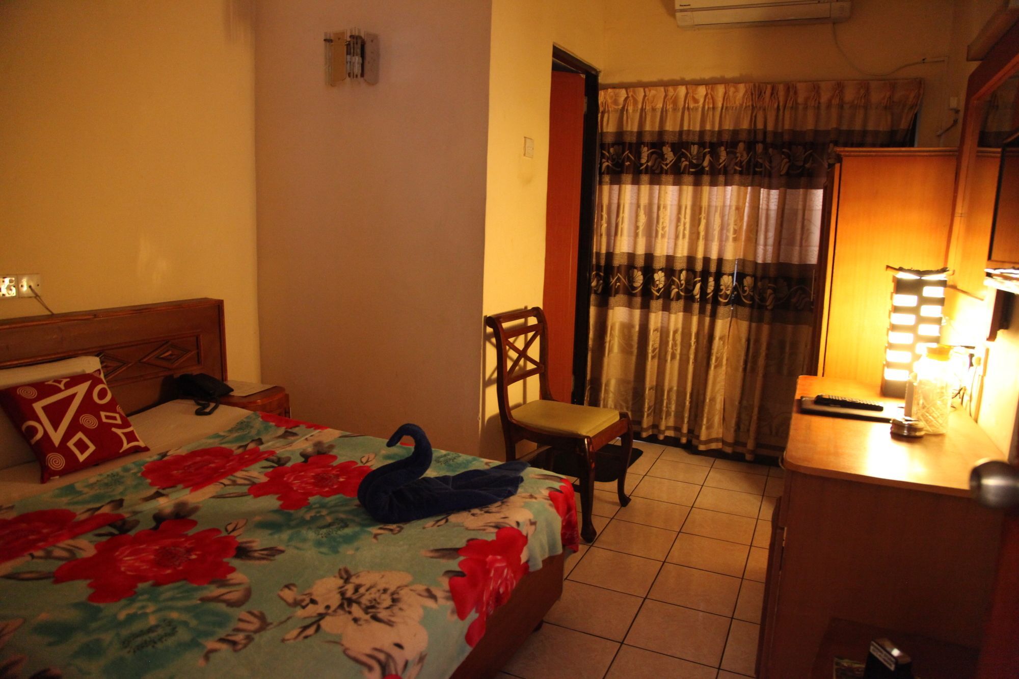 Brighten Hotel Colombo Buitenkant foto